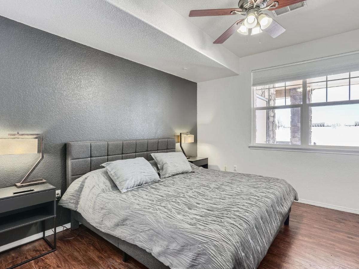 1BR Condo near Dove Valley - Housity