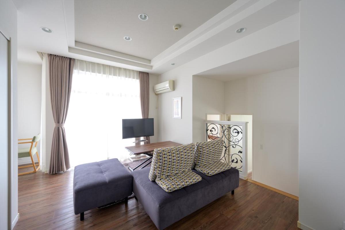 WoodHigh ROOMS - Housity