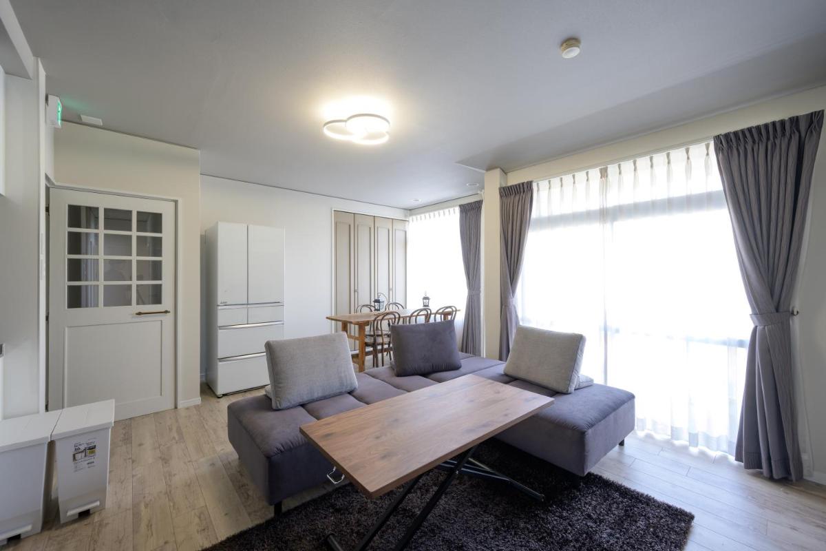 WoodHigh ROOMS - Housity