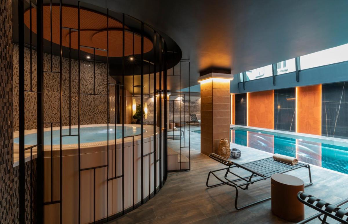 Piscine de l'établissement Hôtel & Spa Oceania Le Conti ou située à proximité