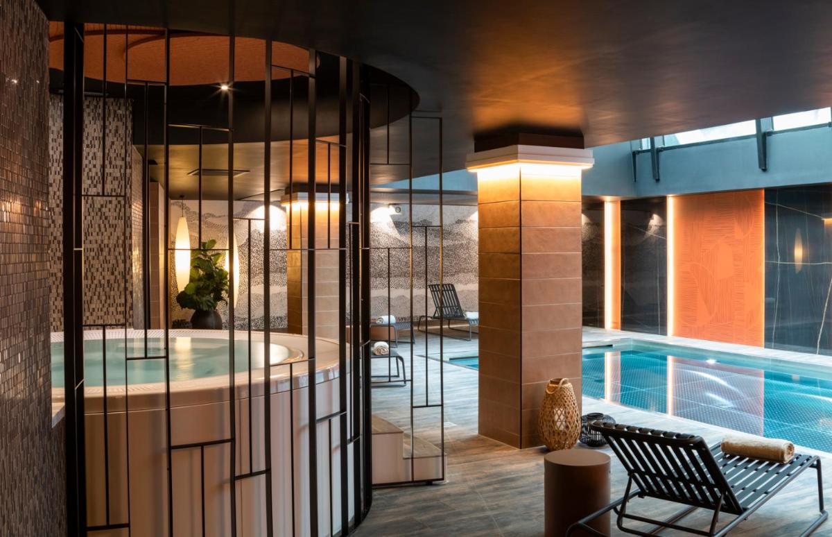 Piscine de l'établissement Hôtel & Spa Oceania Le Conti ou située à proximité