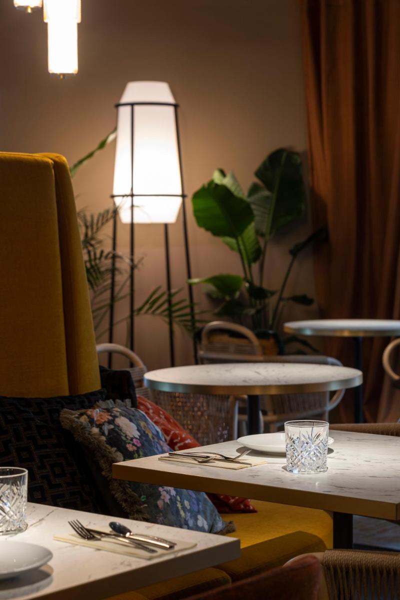 Coin salon dans l'établissement Hôtel & Spa Oceania Le Conti