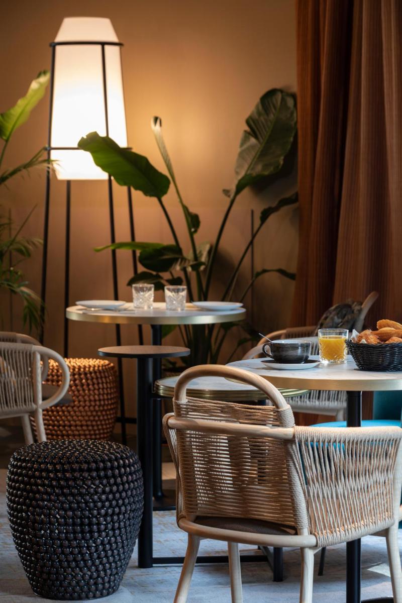 Coin salon dans l'établissement Hôtel & Spa Oceania Le Conti