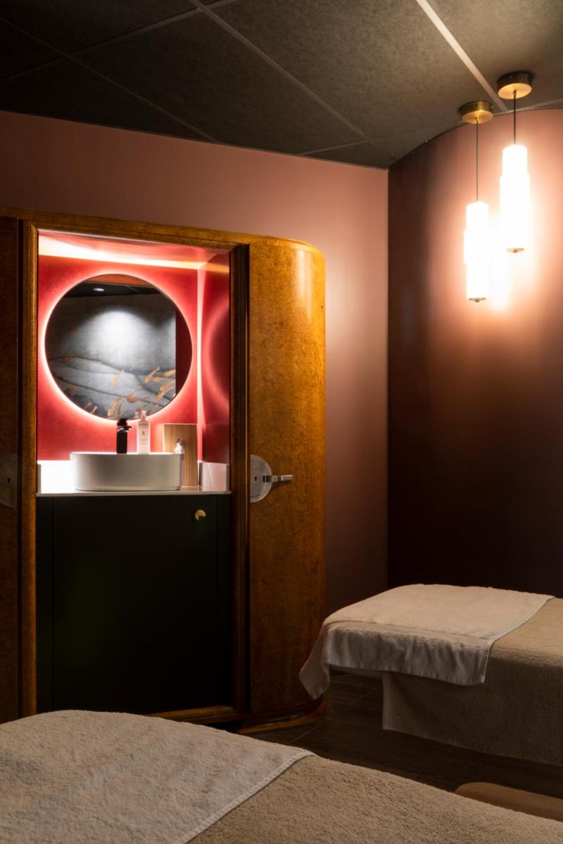 Un ou plusieurs lits dans un hébergement de l'établissement Hôtel & Spa Oceania Le Conti