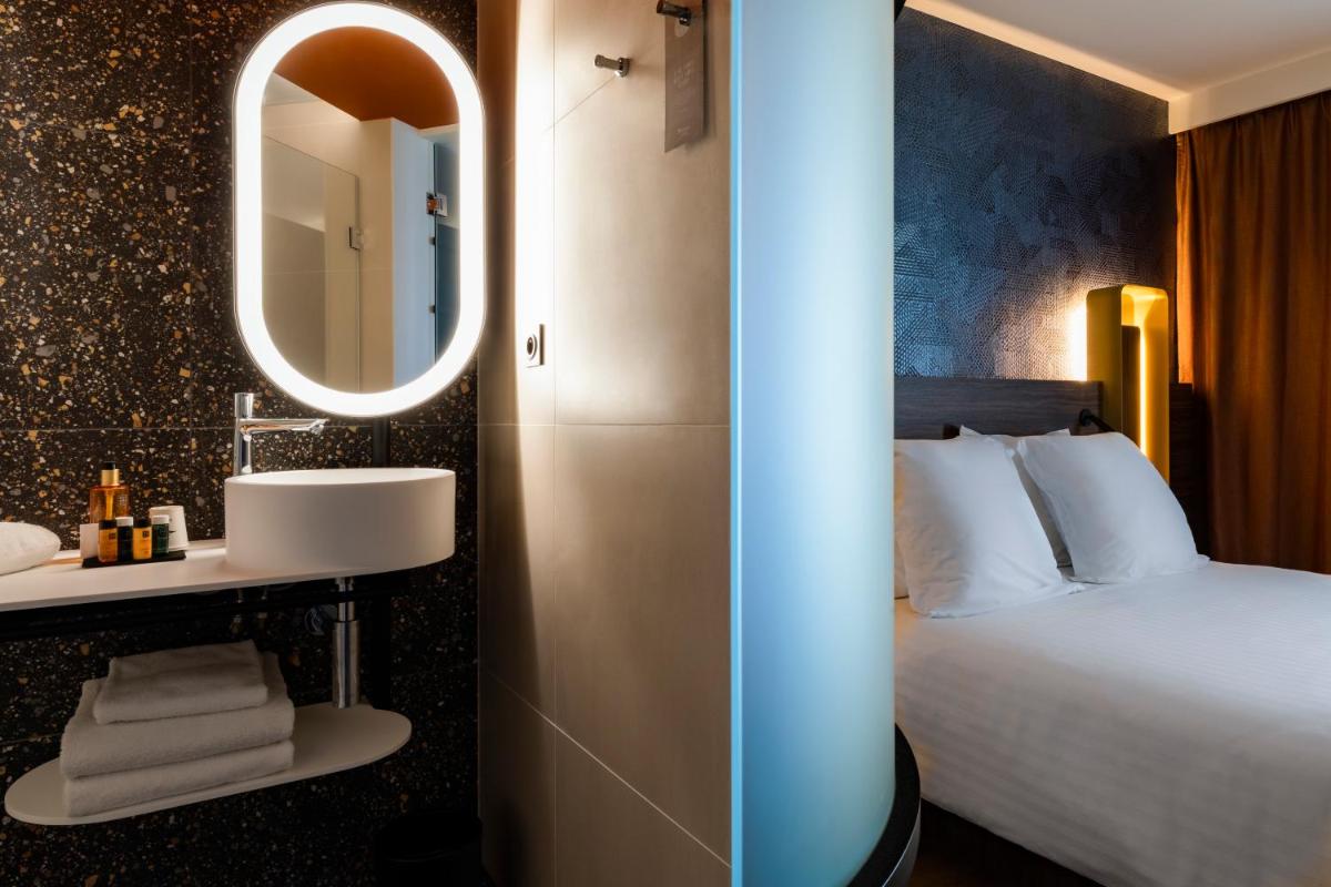 Un ou plusieurs lits dans un hébergement de l'établissement Hôtel & Spa Oceania Le Conti