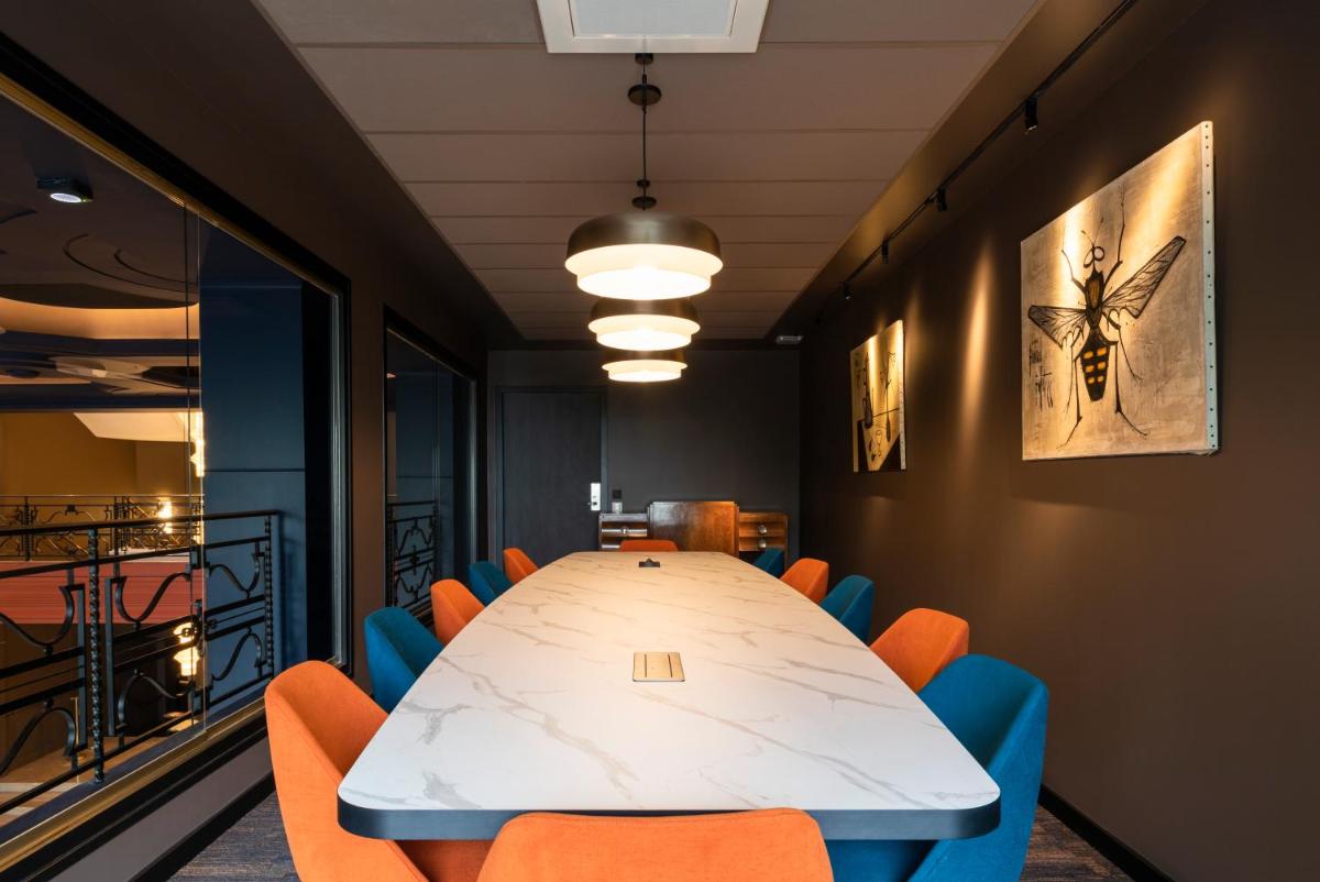Coin salon dans l'établissement Hôtel & Spa Oceania Le Conti