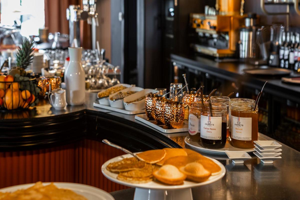 Nourriture dans l'hôtel ou à proximité