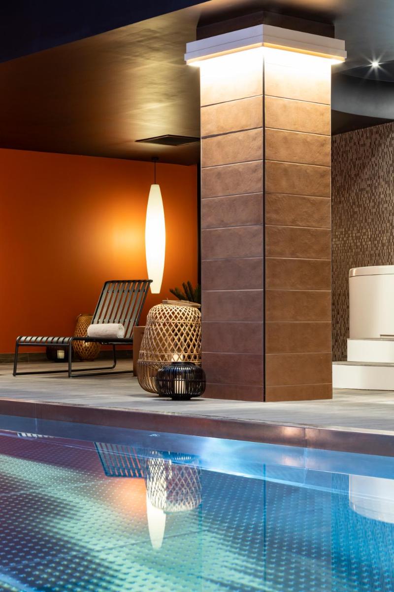 Piscine de l'établissement Hôtel & Spa Oceania Le Conti ou située à proximité