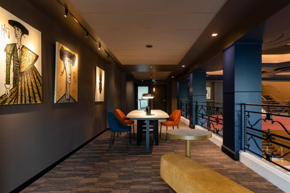 Coin salon dans l'établissement Hôtel & Spa Oceania Le Conti