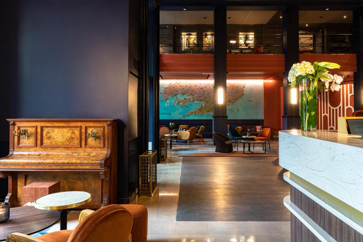 Coin salon dans l'établissement Hôtel & Spa Oceania Le Conti
