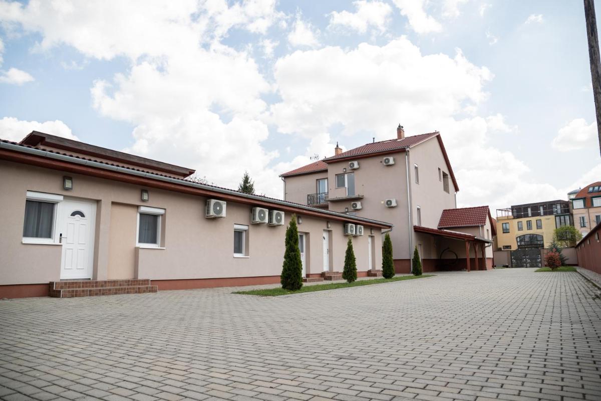 Farkas Villa Apartmanok - Housity