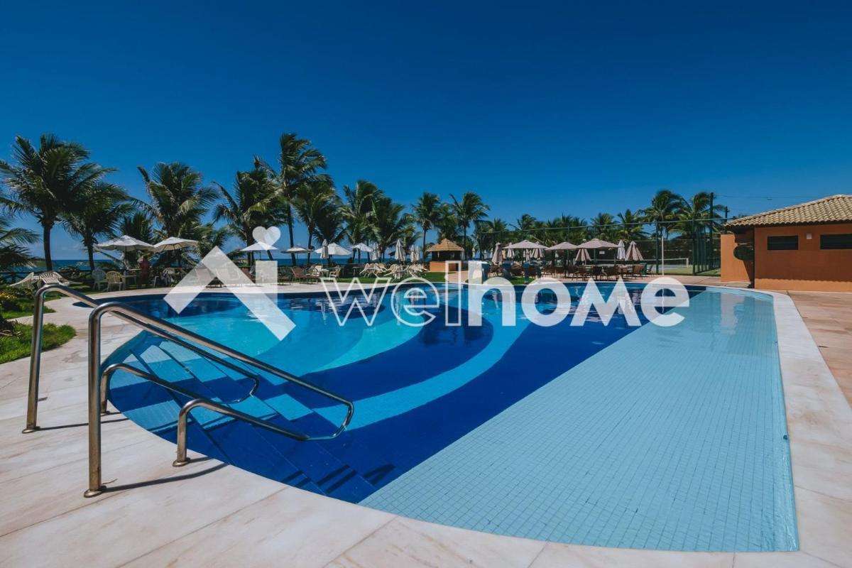 Flat com sacada à beira-mar em Guarajuba, na Bahia - Housity