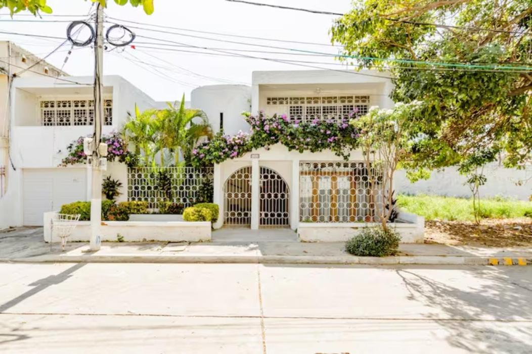 Confortables habitaciones a pocos metros del mar - Housity