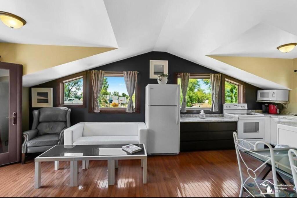 Part of Mini-Mansion, private, 3 story Lake Erie views - Housity