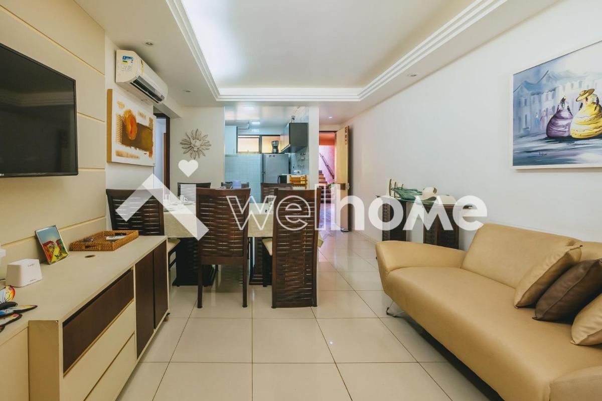 Flat com sacada à beira-mar em Guarajuba, na Bahia - Housity