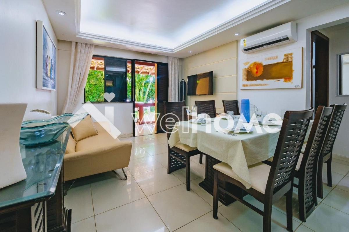 Flat com sacada à beira-mar em Guarajuba, na Bahia - Housity