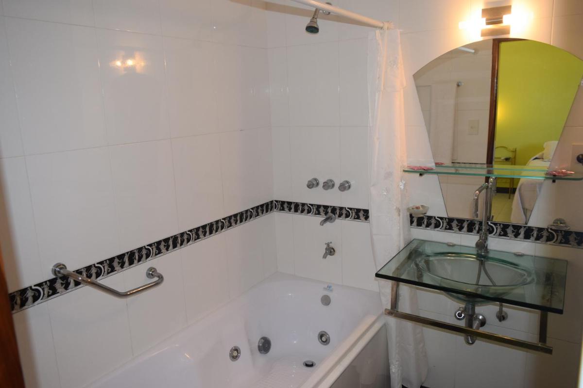 Hotel De Las Artes - Housity