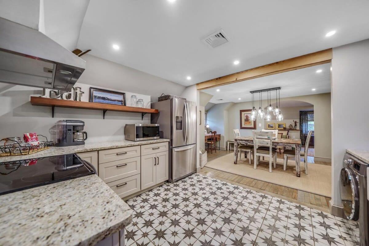 Luxury Loft in Historic Carriage House - Housity