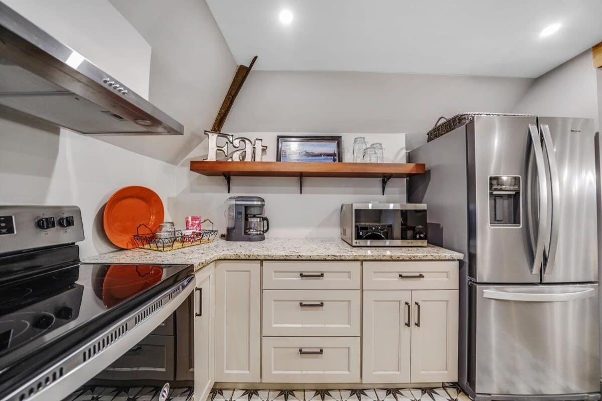 Luxury Loft in Historic Carriage House - Housity