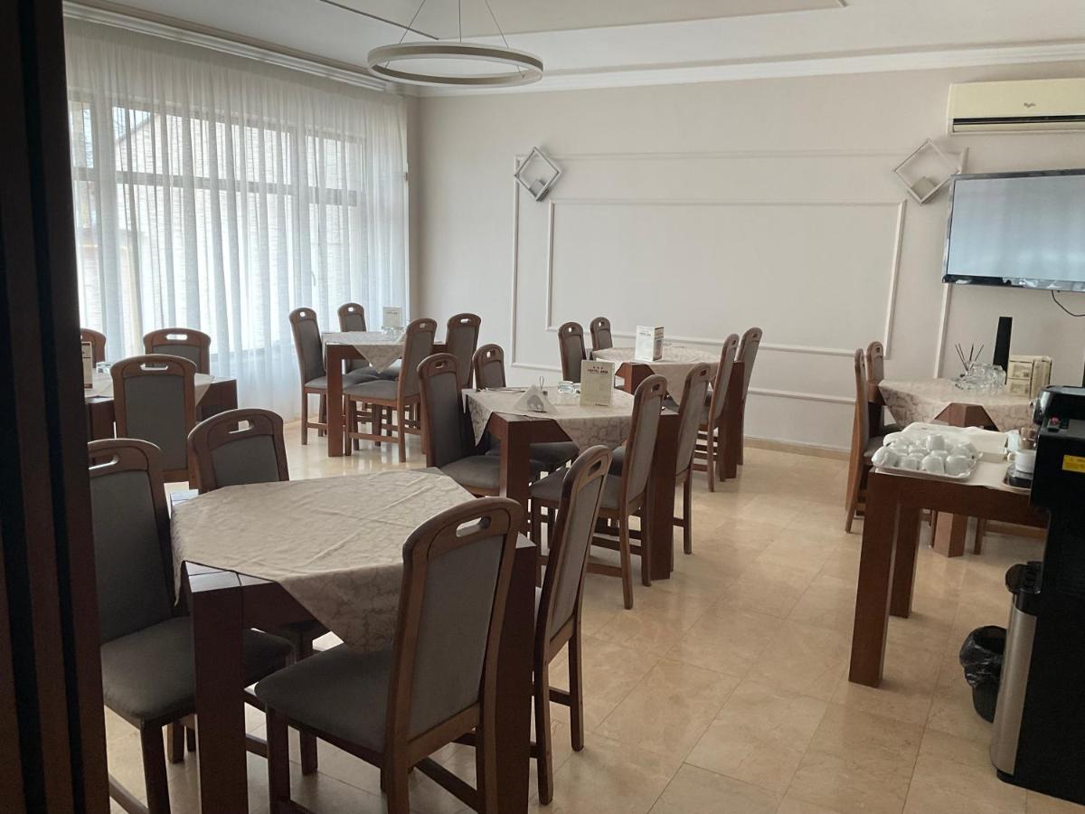 Hotel Ana - Housity