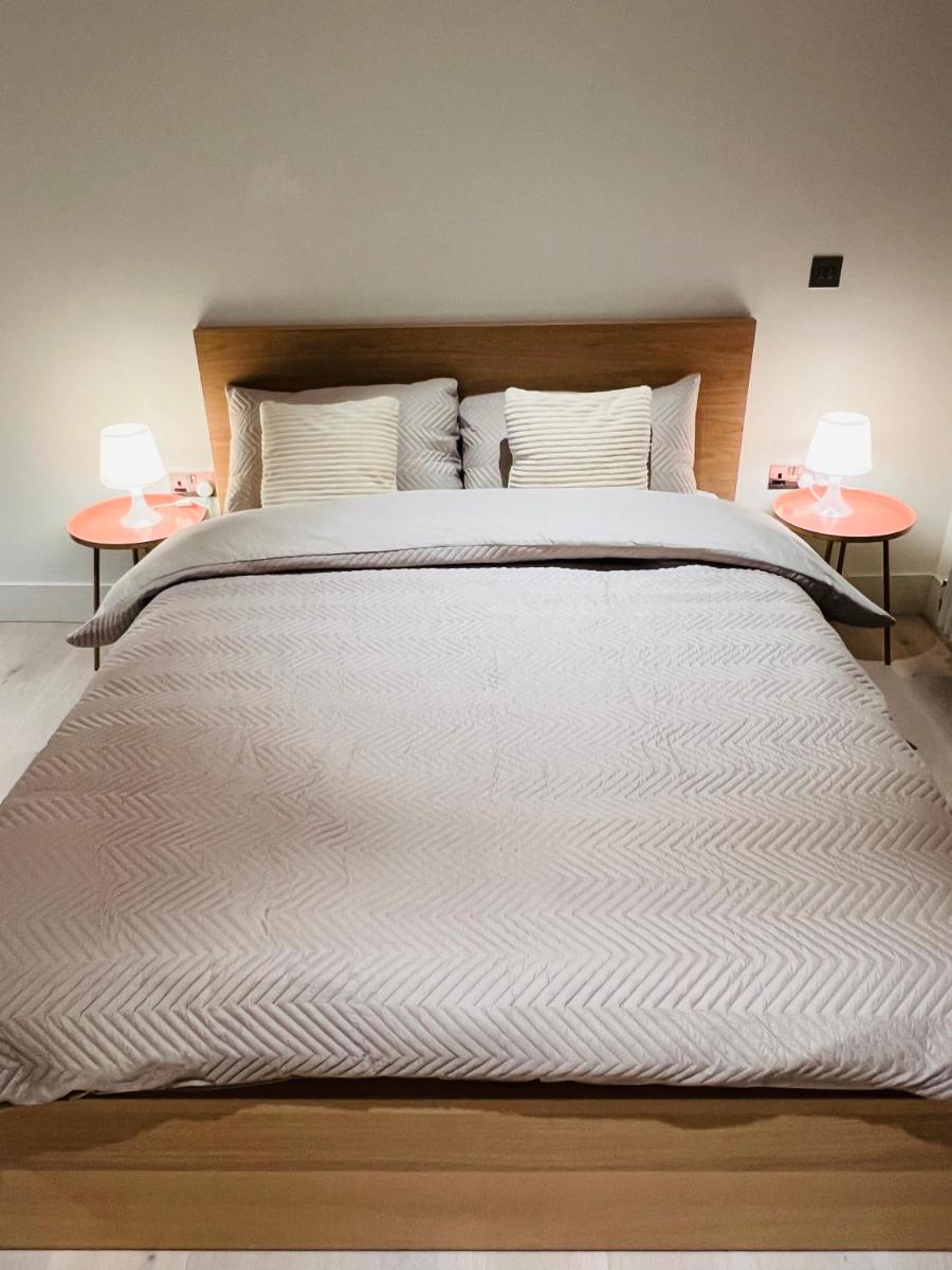 Private Room@LeicesterSquare in a Shared Flat - Housity