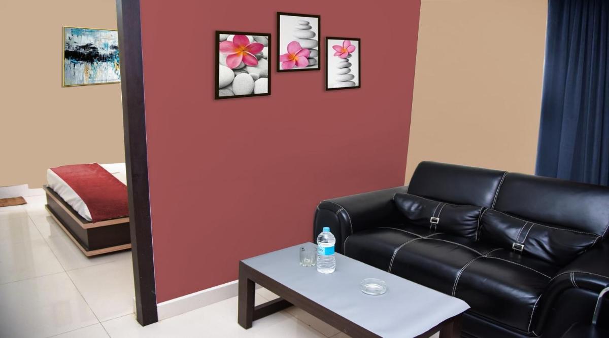 BHIMAS RESIDENCY & RESTARUNT - Housity