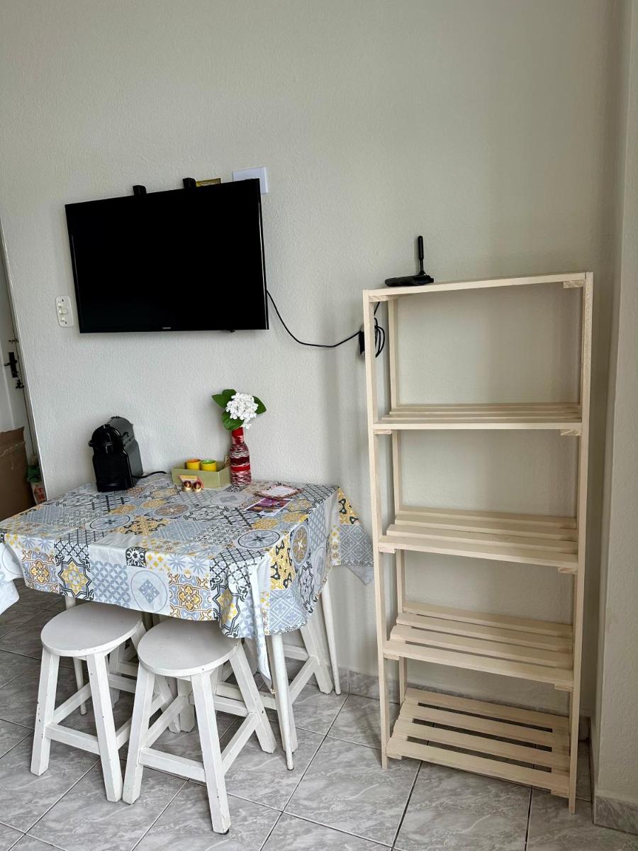 Kitnet pé na areia! Vista espetacular ! - Housity
