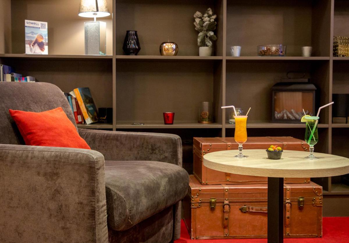 Coin salon dans l'établissement SOWELL HOTELS Le Parc & Spa