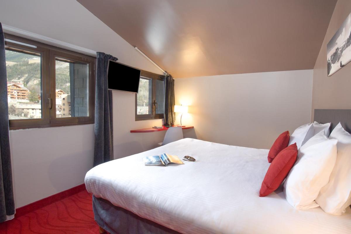 Un ou plusieurs lits dans un hébergement de l'établissement SOWELL HOTELS Le Parc & Spa