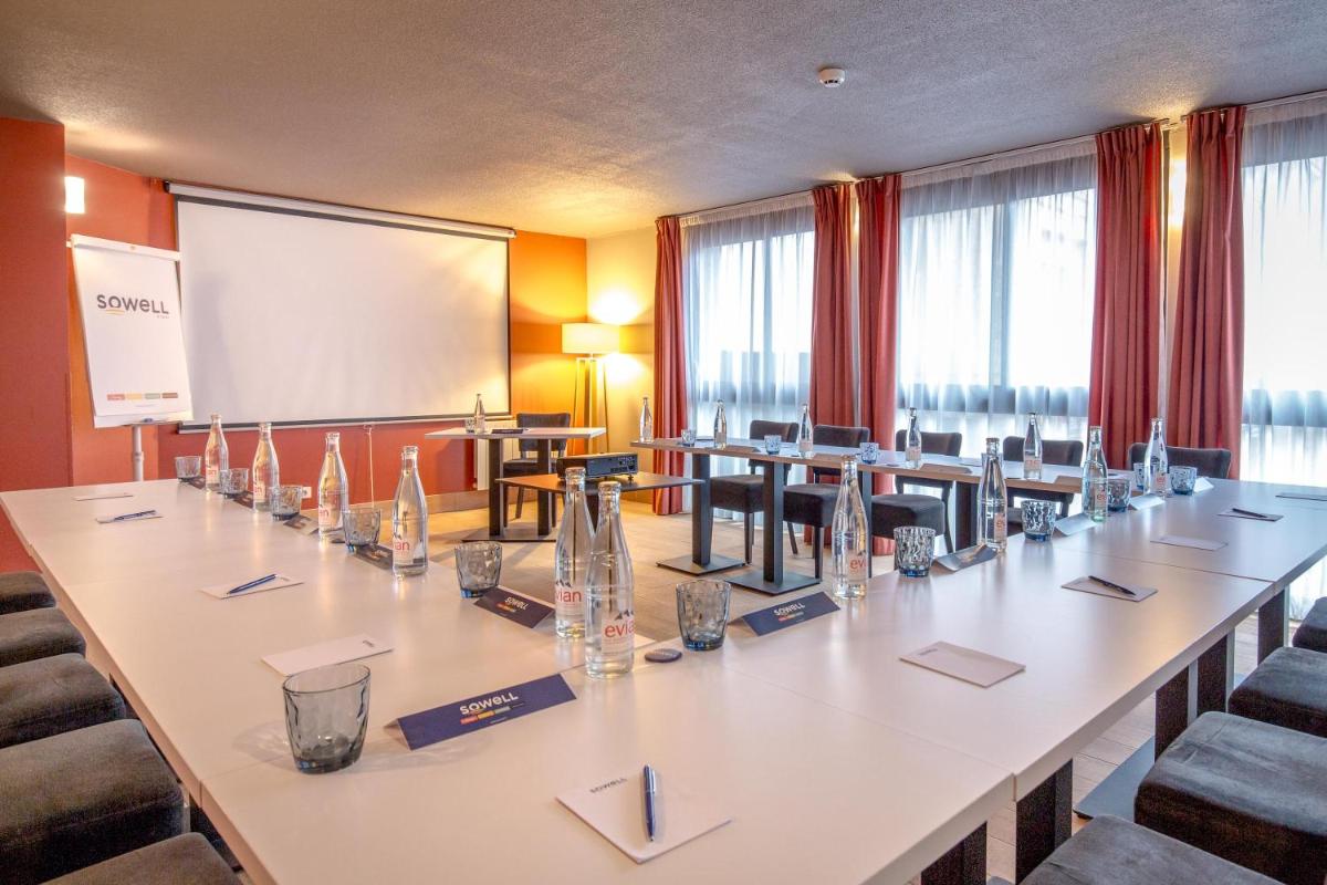 Espace de conférence ou salle de réunion dans l'établissement SOWELL HOTELS Le Parc & Spa