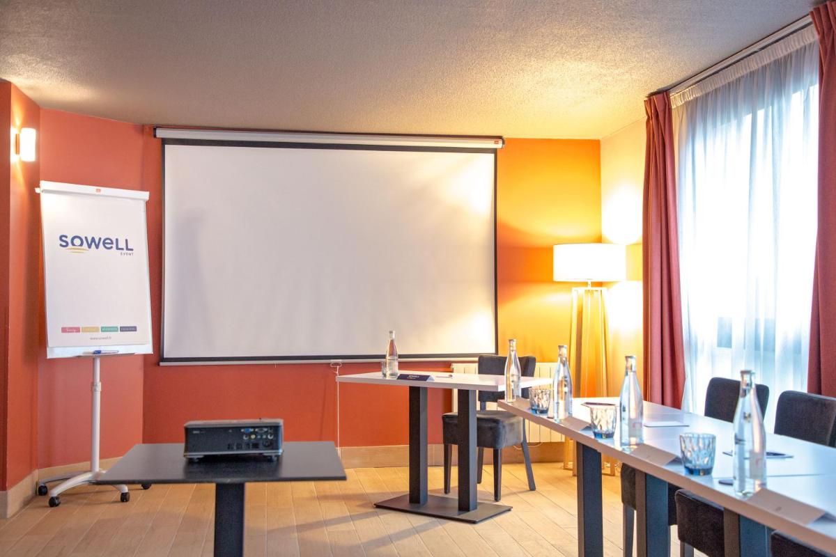 Espace de conférence ou salle de réunion dans l'établissement SOWELL HOTELS Le Parc & Spa