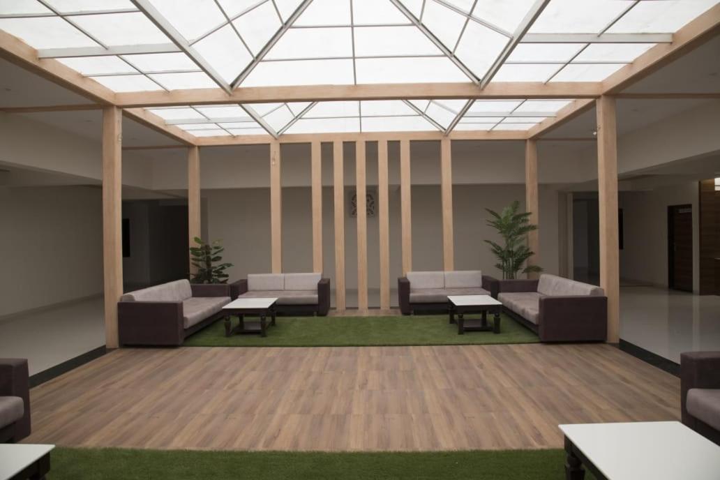 TGR ( The Grand Rediance ) - Housity