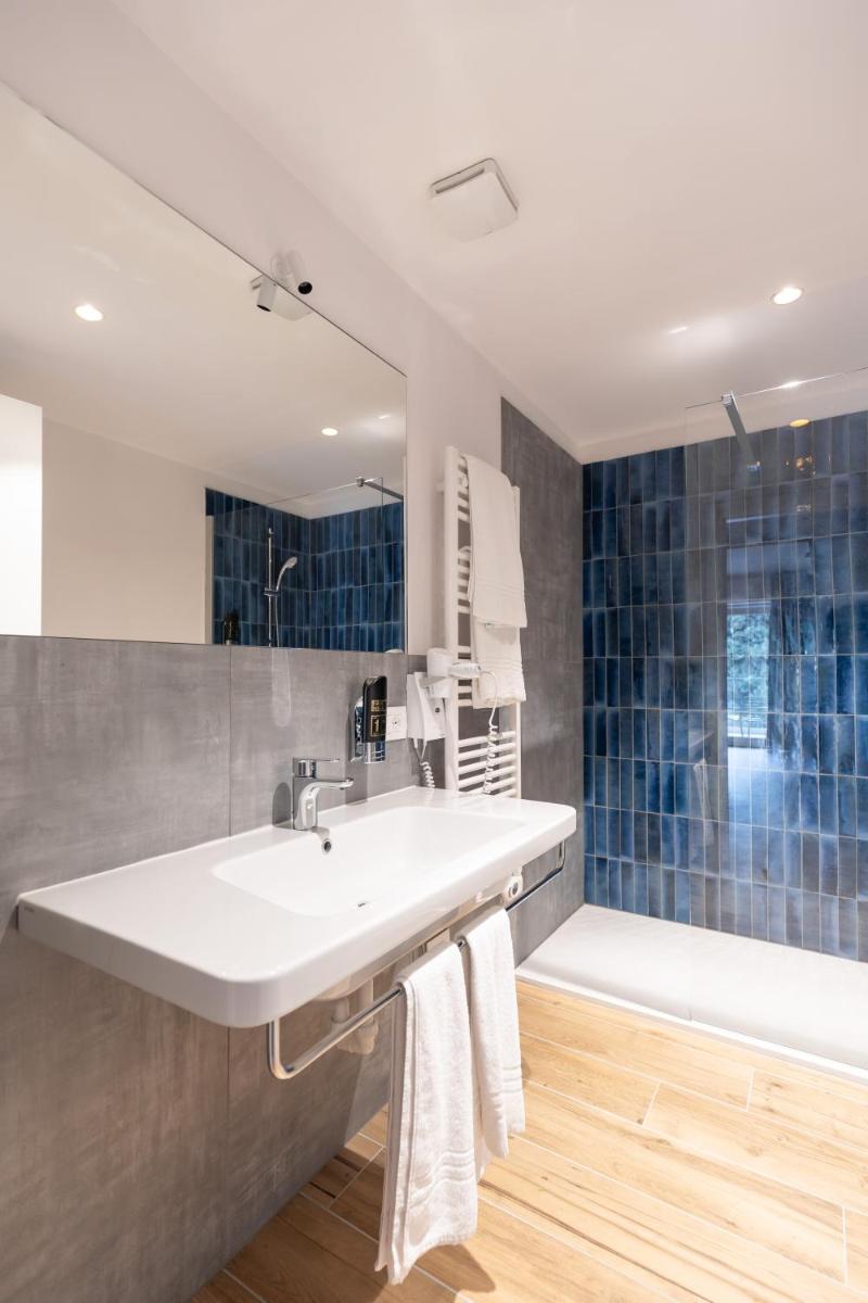 Lake Side Suites - Housity