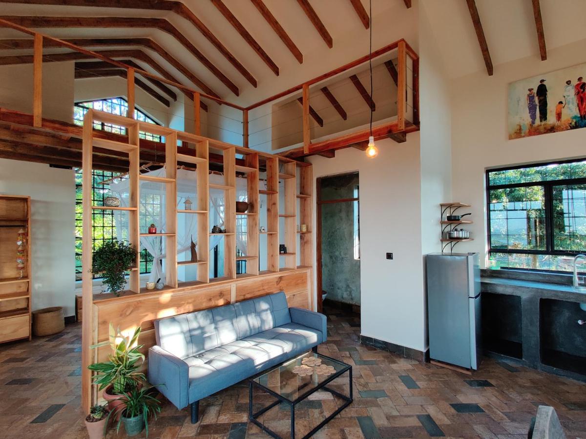 Harry's Cabin - Overlooking Lake Victoria - 30 min from Jinja - Housity