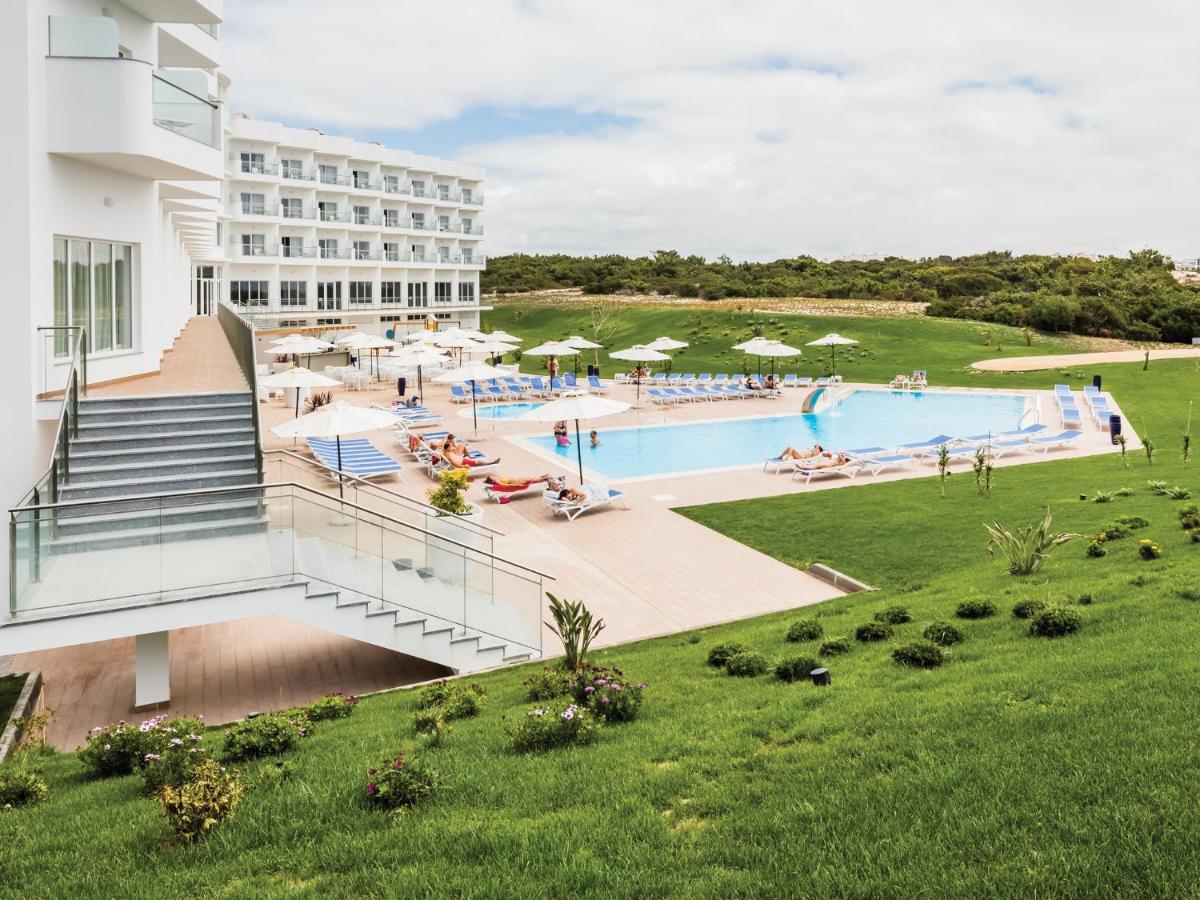 A piscina em ou perto de MH Peniche