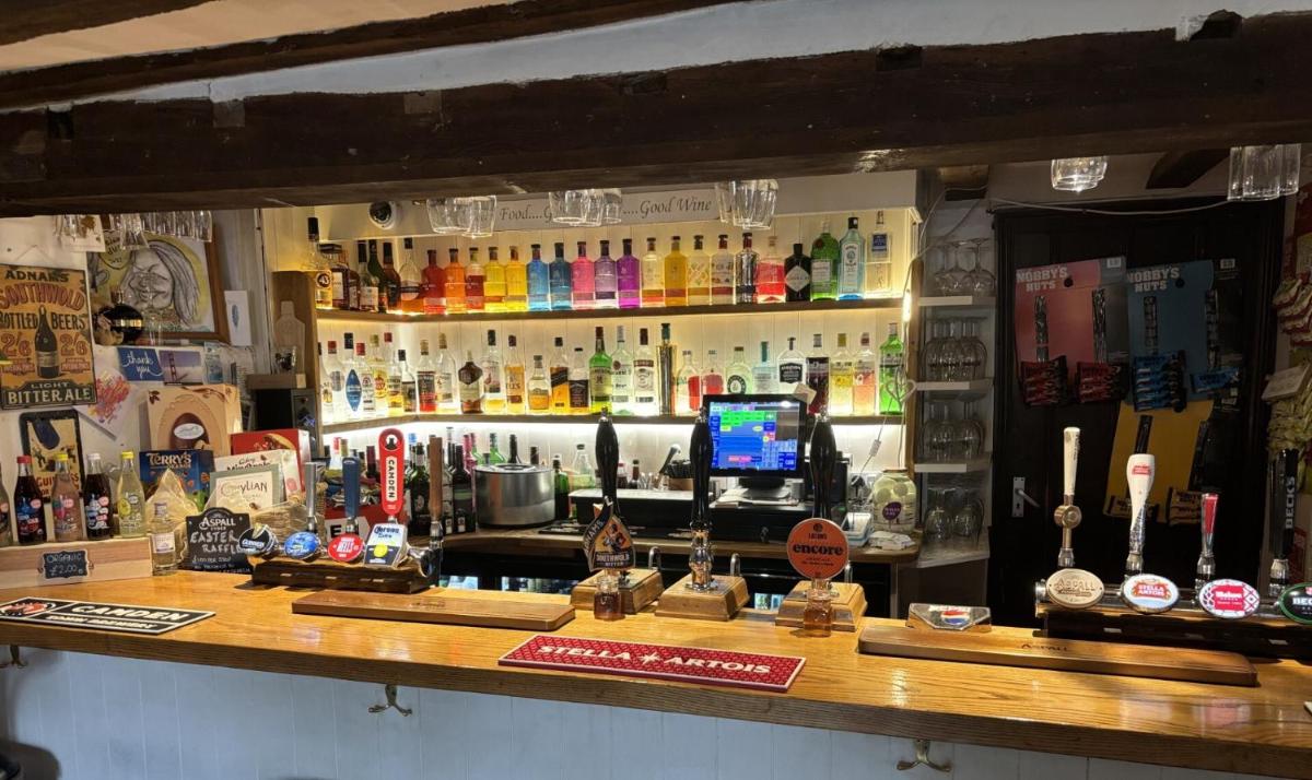 The Half Moon Inn - Housity