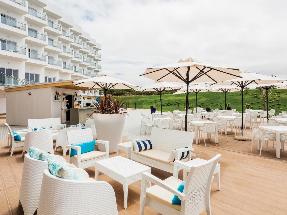 Um restaurante ou outro lugar para comer em MH Peniche