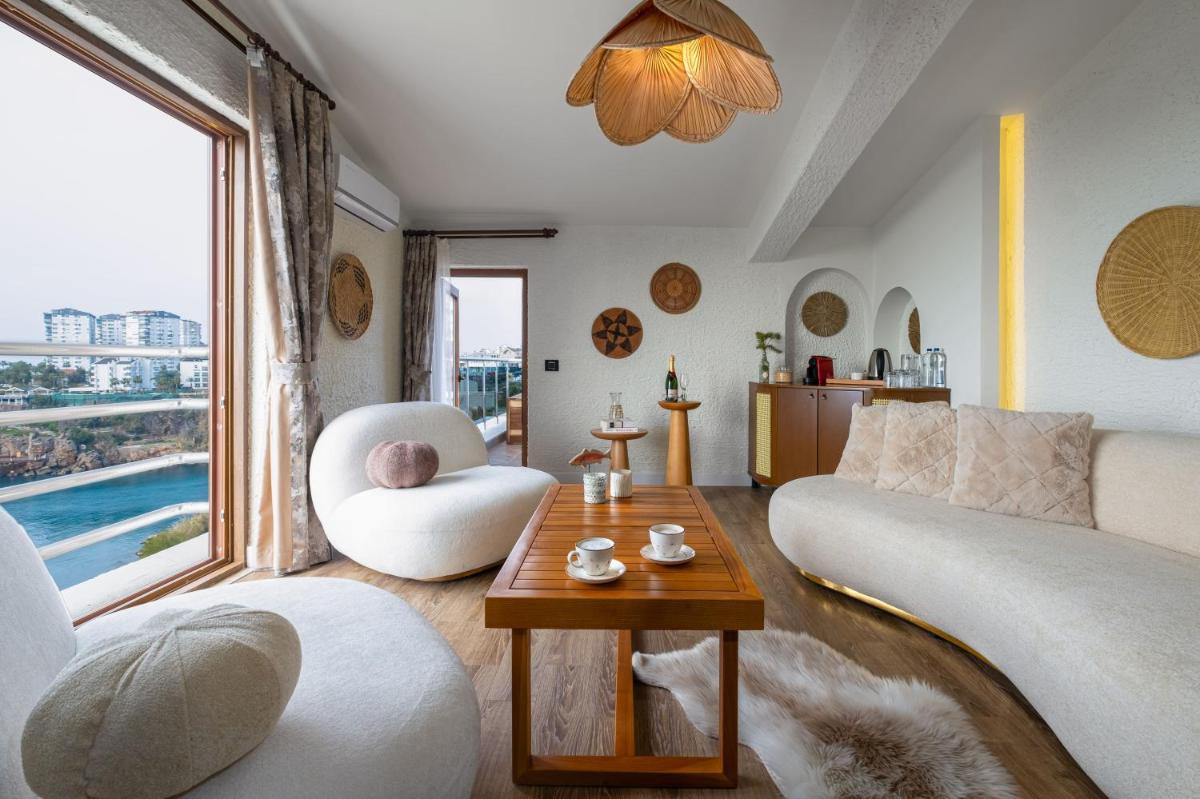Qinn Hotels - Housity