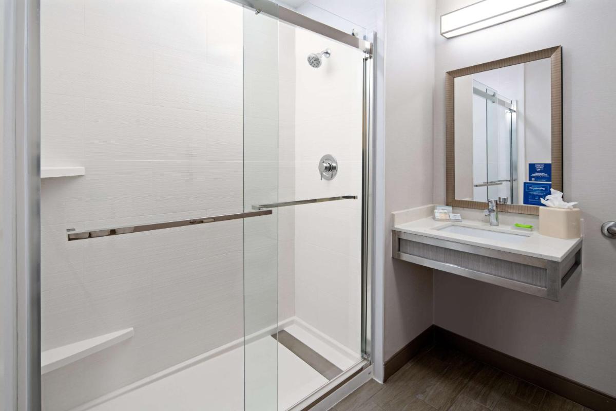 Hilton Garden Inn Roseville - Housity