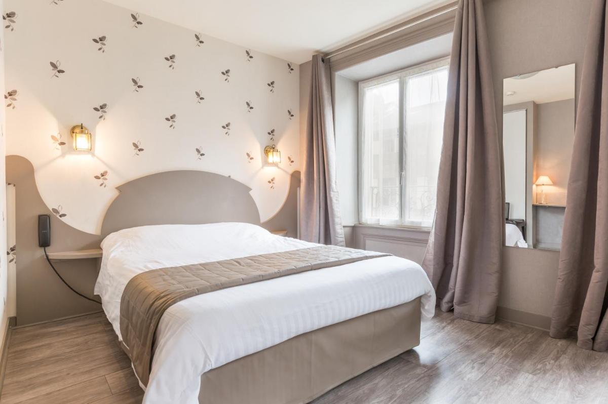 Un ou plusieurs lits dans un hébergement de l'établissement Logis SPA Hotel Restaurant De La Poste
