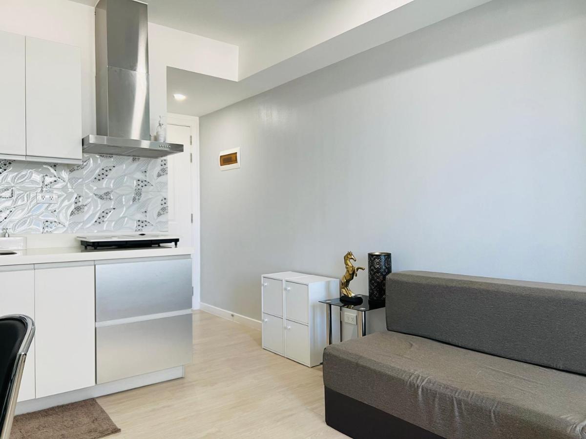 Azure Lovely and Refreshing 1 Bedroom Suite - Housity