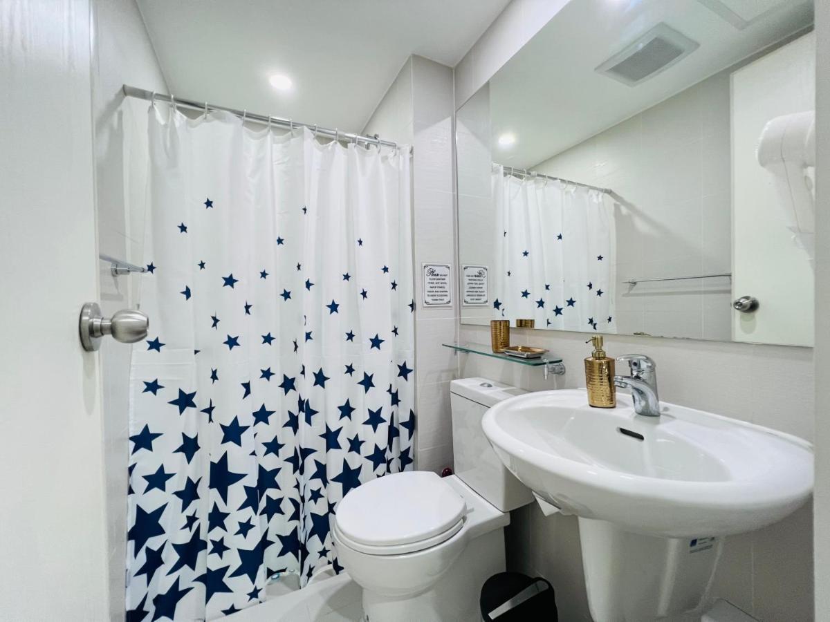 Azure Lovely and Refreshing 1 Bedroom Suite - Housity