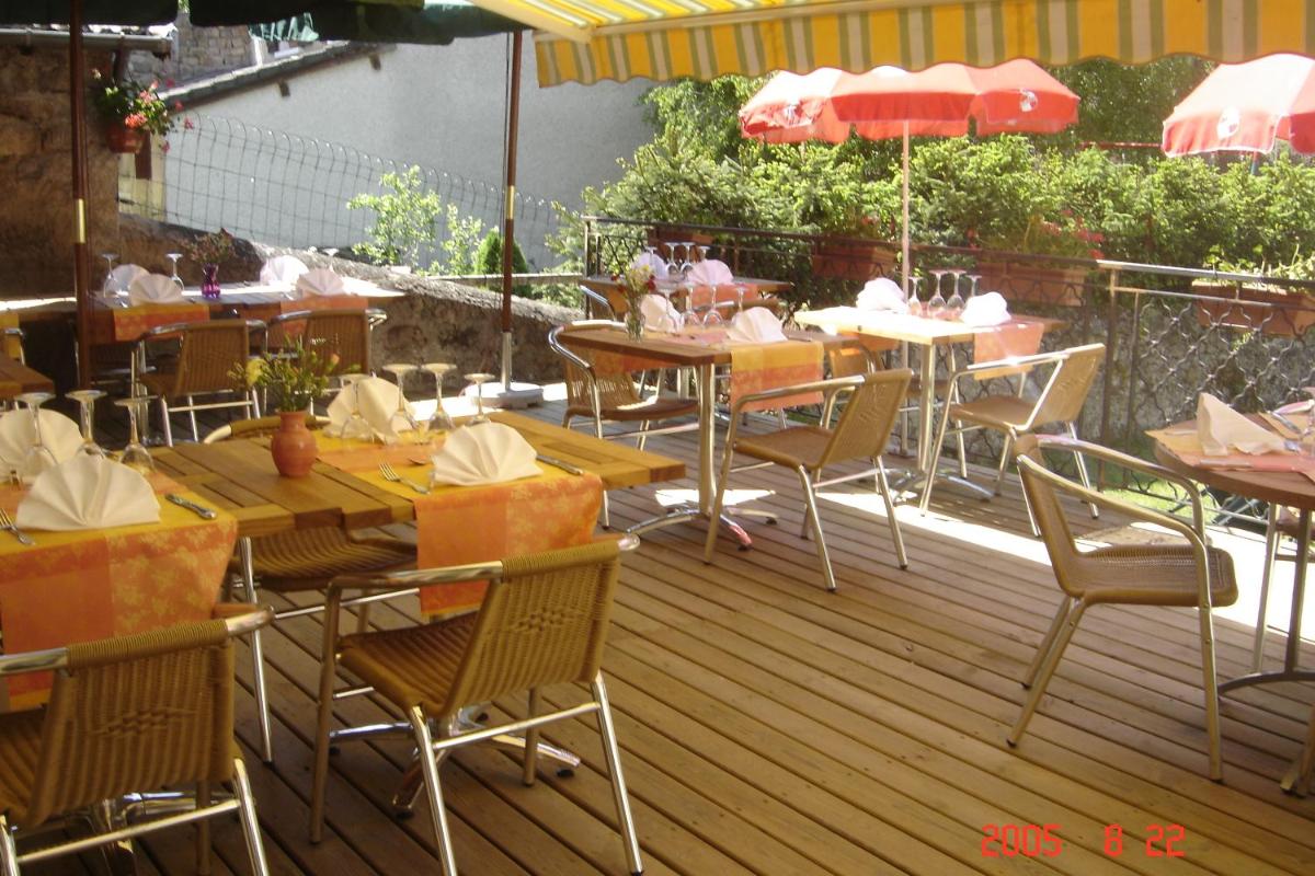 Restaurant ou autre lieu de restauration dans l'établissement Logis SPA Hotel Restaurant De La Poste
