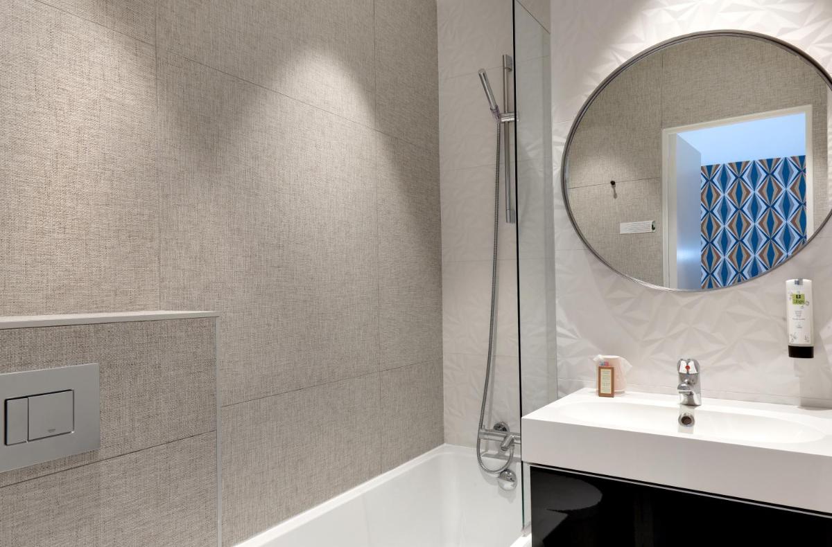 Salle de bains dans l'établissement Hôtel De L'octroi