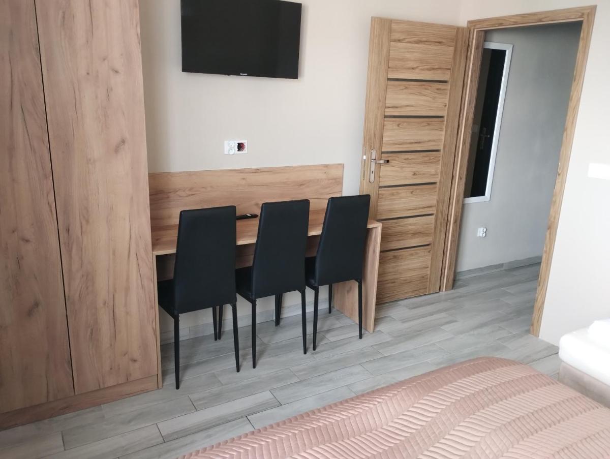 Good Night noclegi - wjazd do Bielsko Bia?a od Katowic droga E75 , S1 - Housity