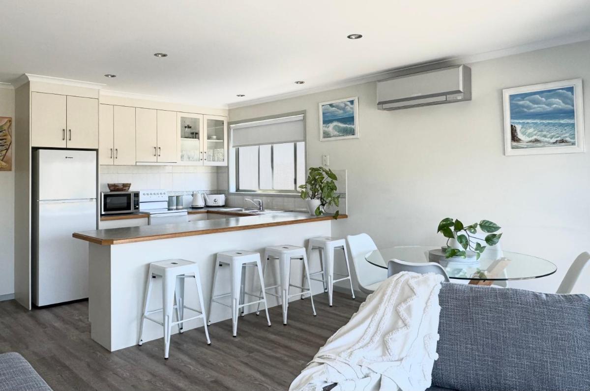 Driftwood Townhouse - Waterfront-Central Location - Housity