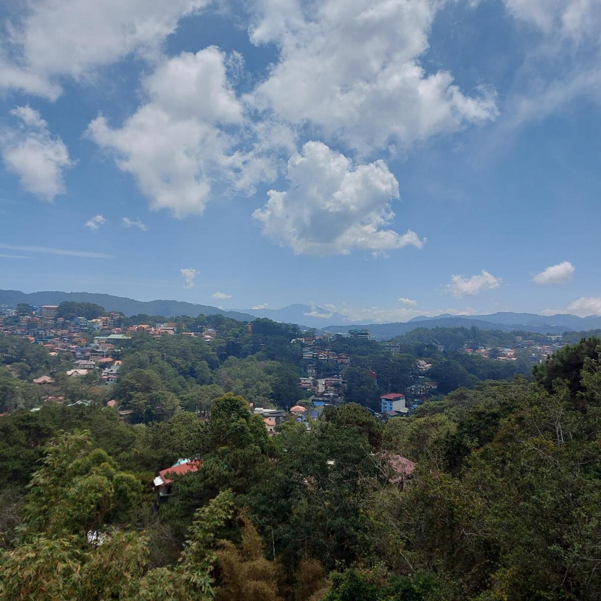 Baguio Transient with Mountain View - Housity