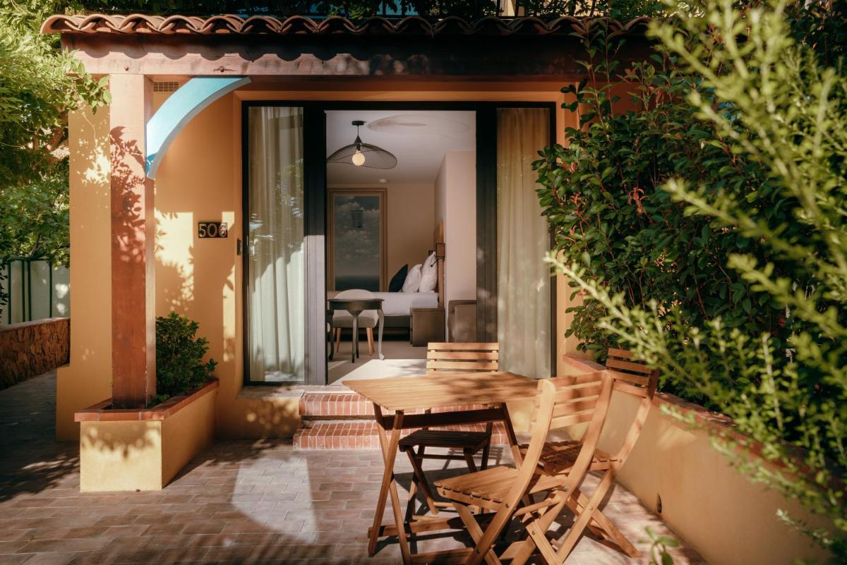 Balcon ou terrasse dans l'établissement Ermitage de l'Oasis & Spa - Cannes Mandelieu