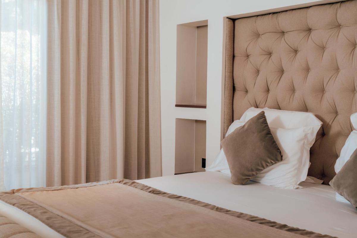 Un ou plusieurs lits dans un hébergement de l'établissement Ermitage de l'Oasis & Spa - Cannes Mandelieu