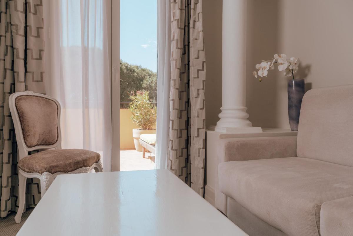 Coin salon dans l'établissement Ermitage de l'Oasis & Spa - Cannes Mandelieu